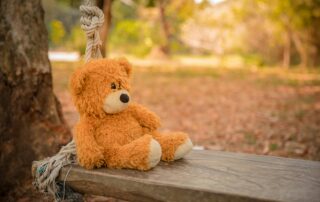 Dlaczego dzieci uwielbiają huśtawki? Wpływ na rozwój dziecka